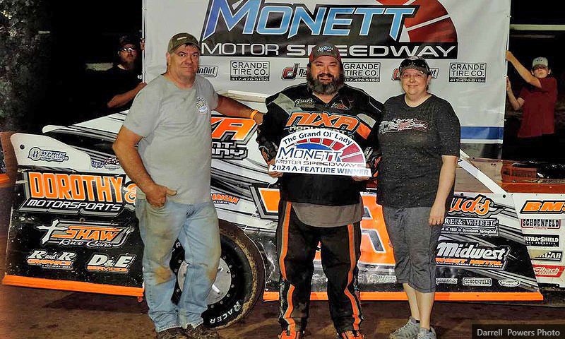 Mickey Burrell won the USRA Modified main event.